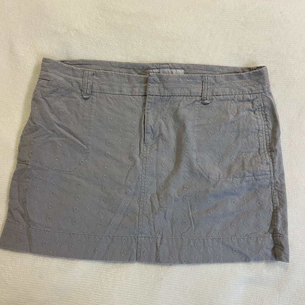 3/$20. Old Navy Grey skirt size 16